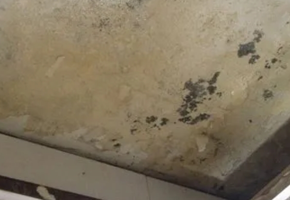 宝清阳台漏水维修公司分享下宝清卫生间渗水维修需要注意哪些问题。